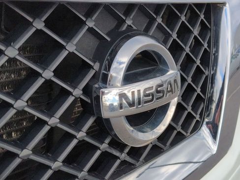 Used 2018 Nissan Frontier SV image 12