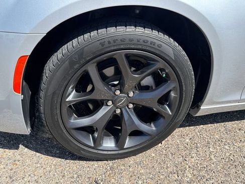 Used 2023 Chrysler 300 Touring w/ Sport Appearance Package RWD image 18