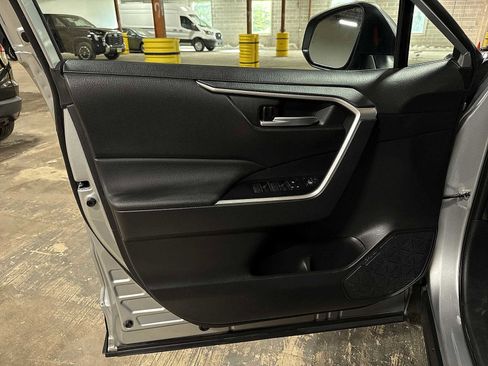 Certified 2025 Toyota RAV4 XLE AWD/4WD image 29