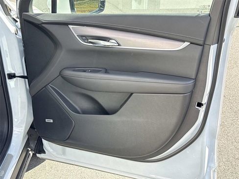 New 2025 Cadillac XT6 Luxury image 8