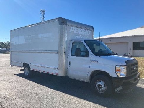 Used 2022 Ford E-350 and Econoline 350 Super Duty RWD image 2