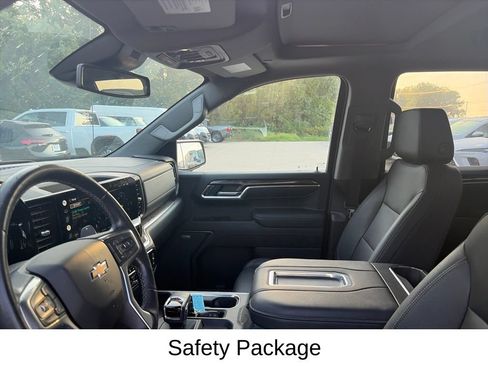 Used 2022 Chevrolet Silverado 1500 LTZ w/ LTZ Premium Package AWD/4WD image 17