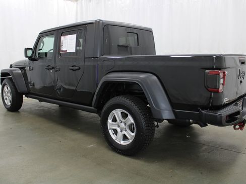Used 2020 Jeep Gladiator Sport w/ Technology Group AWD/4WD image 8