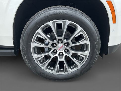 New 2025 GMC Yukon Denali w/ Sun & Power Step Package image 15
