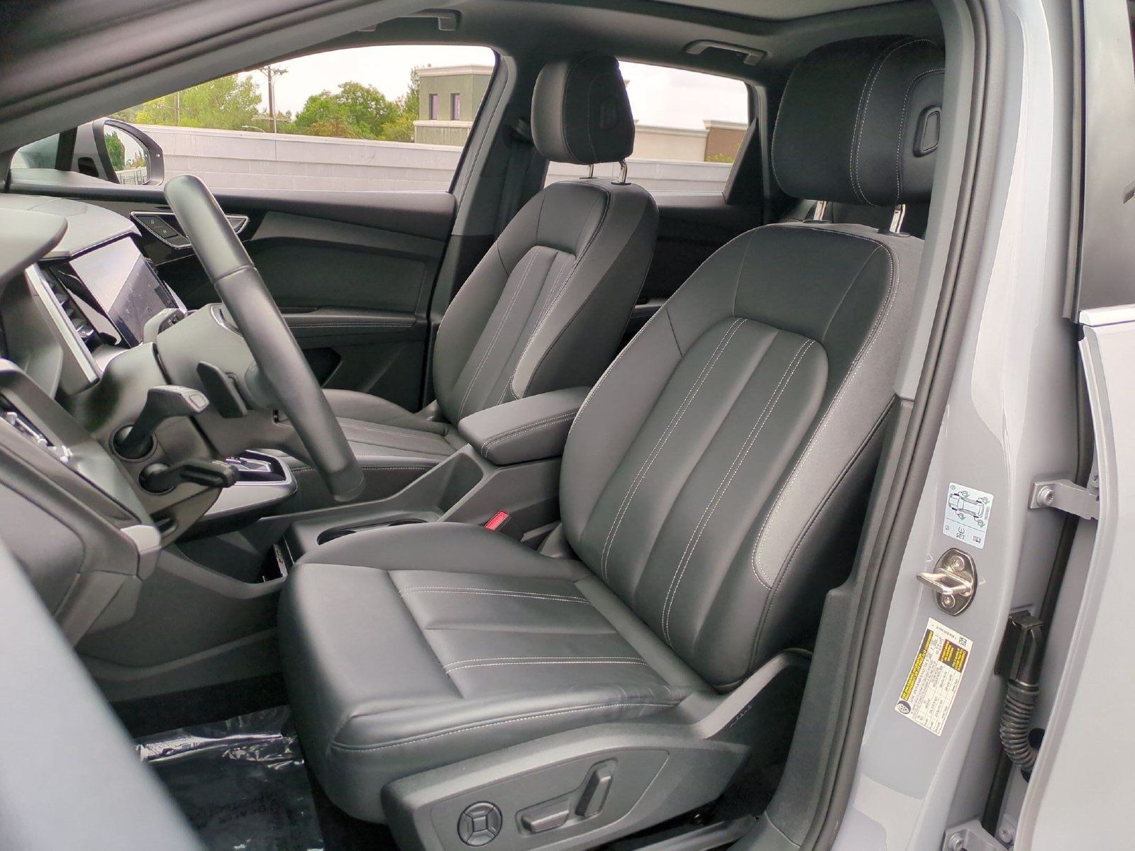 Used 2023 Audi Q4 e-tron Premium Plus w/ Premium Plus AWD/4WD image 29