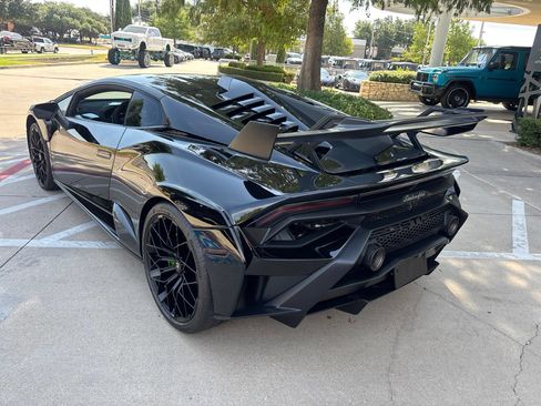 Used 2022 Lamborghini Huracan STO RWD image 7