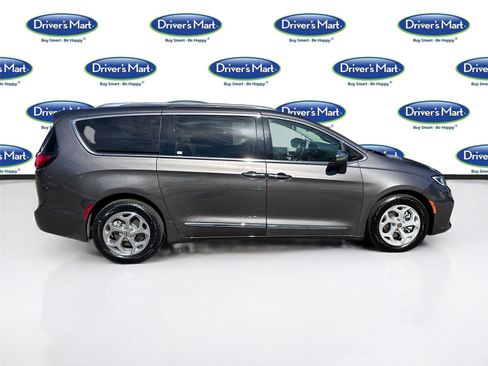 Used 2021 Chrysler Pacifica Limited image 9