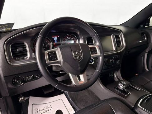 Used 2014 Dodge Charger SXT image 9