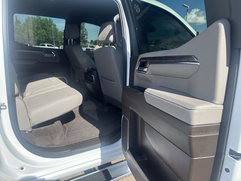 Used 2023 Chevrolet Silverado 1500 LTZ w/ LTZ Convenience Package II AWD/4WD image 18