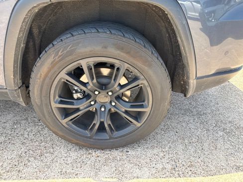 Used 2021 Jeep Grand Cherokee Limited w/ Trailer Tow Group IV AWD/4WD image 9