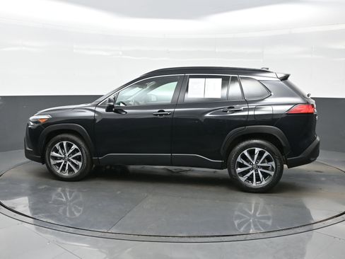 Used 2025 Toyota Corolla Cross XLE AWD/4WD image 3