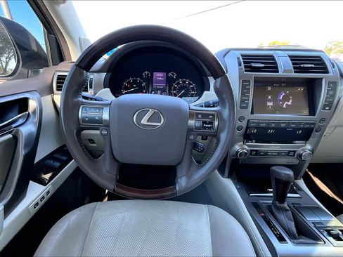 Used 2018 Lexus GX 460 Premium w/ Premium Package image 6