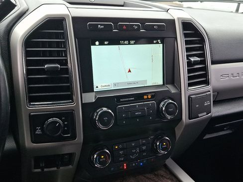 Used 2019 Ford F250 Lariat w/ Chrome Package image 23