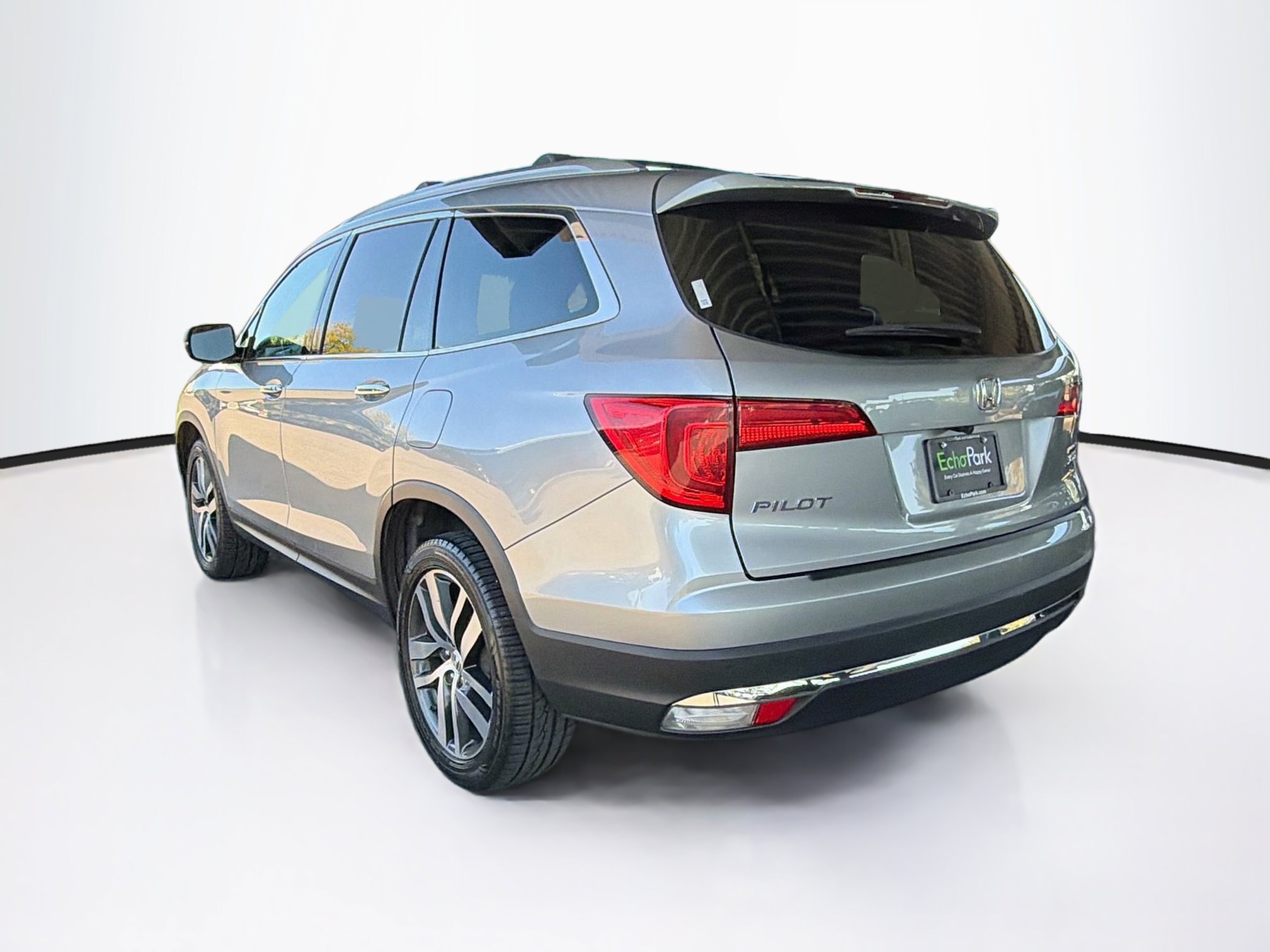 Used 2017 Honda Pilot Touring image 5
