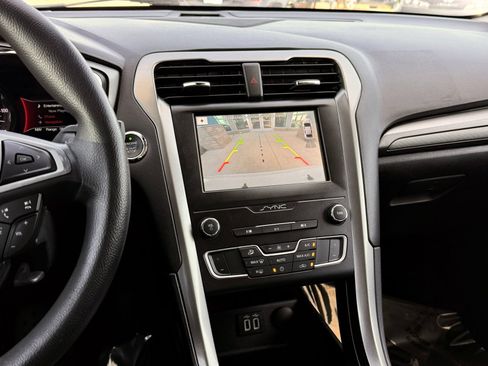 Used 2019 Ford Fusion SE FWD image 30