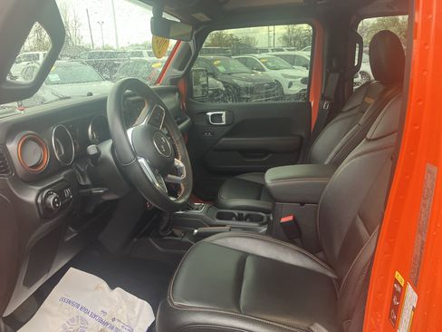 Used 2023 Jeep Gladiator Mojave w/ Cold Weather Group image 18
