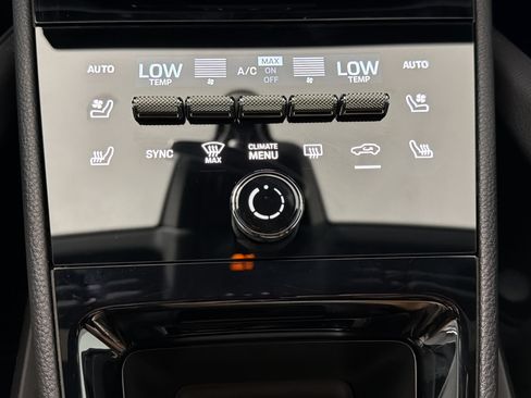 Certified 2024 Porsche Cayenne AWD/4WD image 19