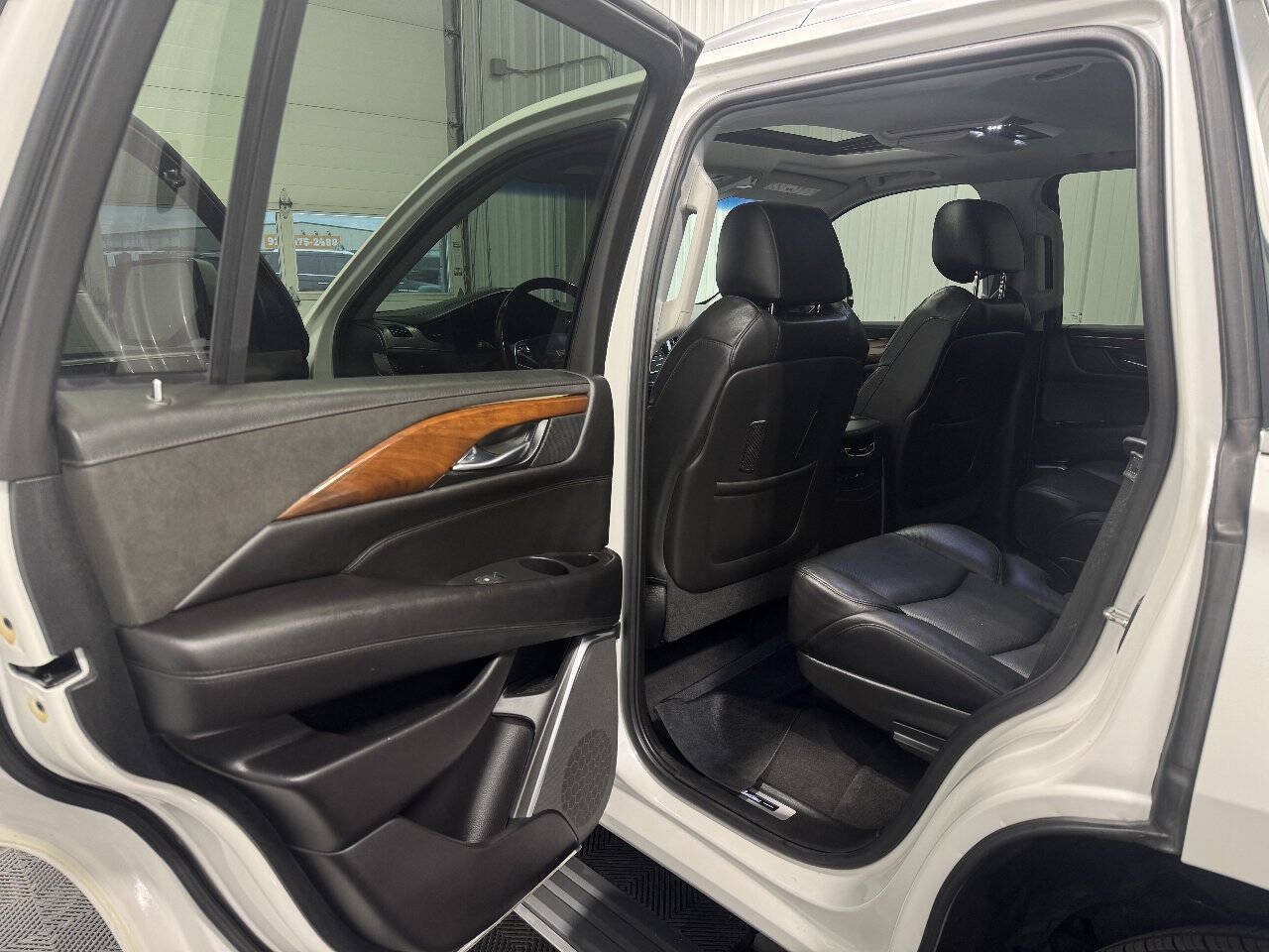 Used 2019 Cadillac Escalade Premium Luxury AWD/4WD image 15