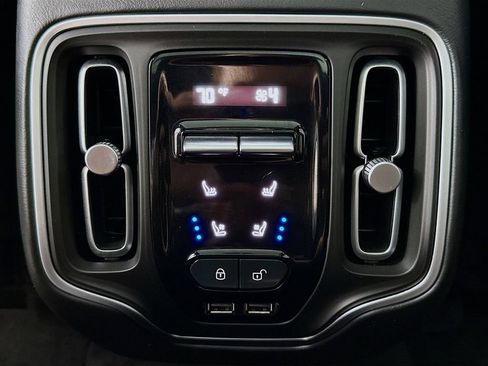 Used 2021 Aston Martin DBX image 25