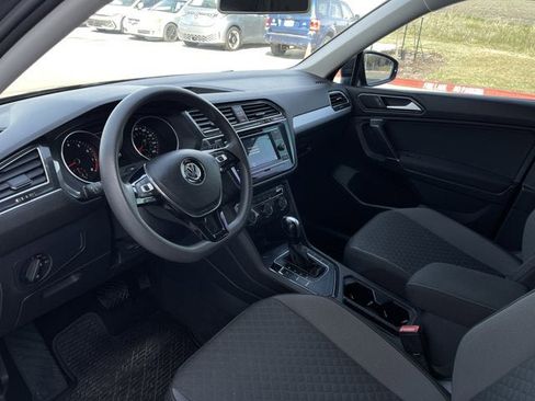 Used 2018 Volkswagen Tiguan S image 11