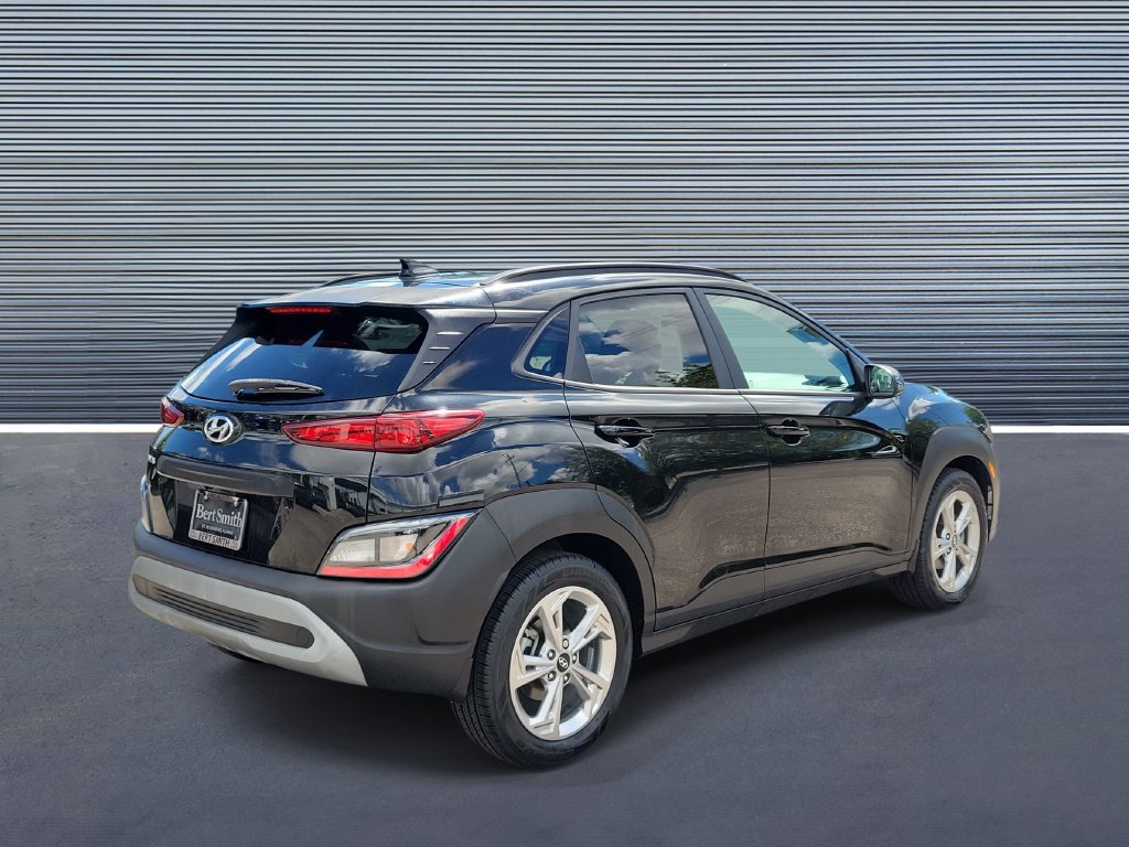 Used 2022 Hyundai Kona SEL FWD image 3