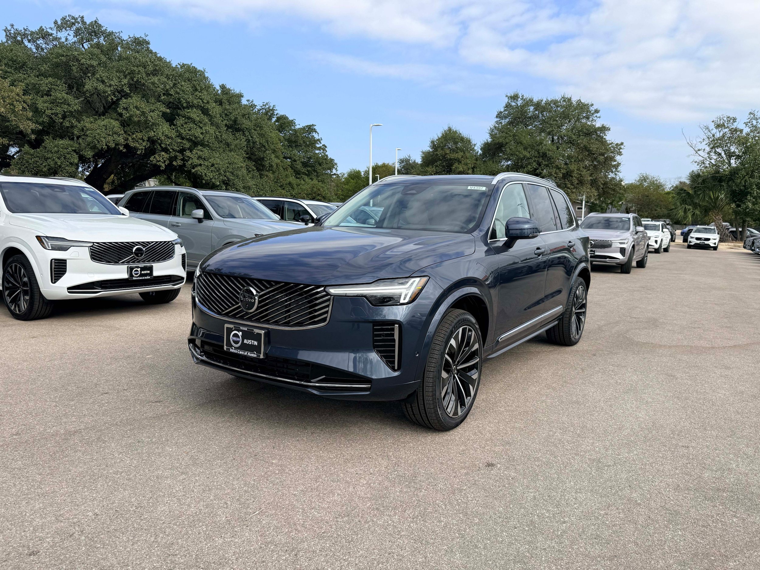 Used 2026 Volvo XC90 B6 Ultra w/ Protection Package AWD/4WD image 2