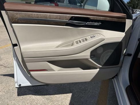 Used 2020 Genesis G90 3.3T Premium RWD image 28