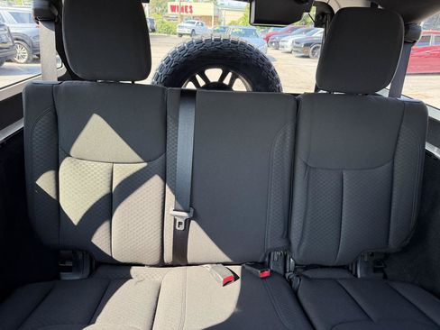Used 2017 Jeep Wrangler Unlimited Sport w/ Quick Order Package 24S AWD/4WD image 15