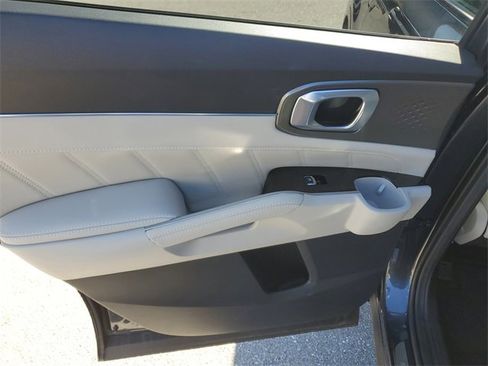 Certified 2023 Kia Sorento SX image 10