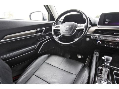 Used 2022 Kia Telluride SX w/ Towing Package FWD image 11