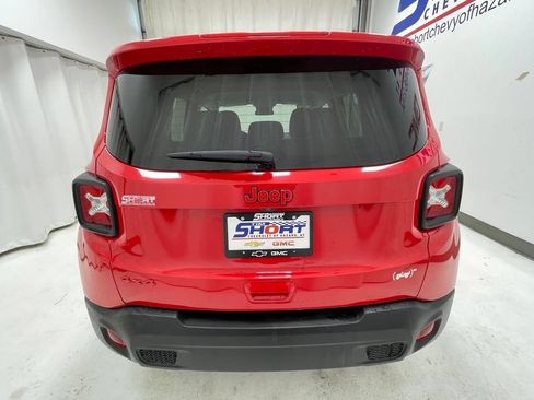Used 2022 Jeep Renegade Latitude AWD/4WD image 5