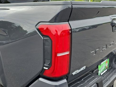Used 2025 Toyota Tacoma SR5 image 33