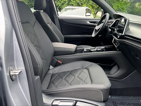 Certified 2026 Volkswagen Atlas Cross Sport SE FWD image 8