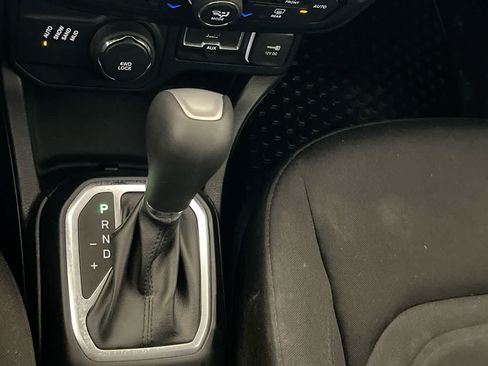 Used 2019 Jeep Renegade Latitude w/ Cold Weather Group AWD/4WD image 20