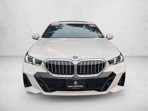 Used 2026 BMW 530i xDrive w/ M Sport Package AWD/4WD image 2