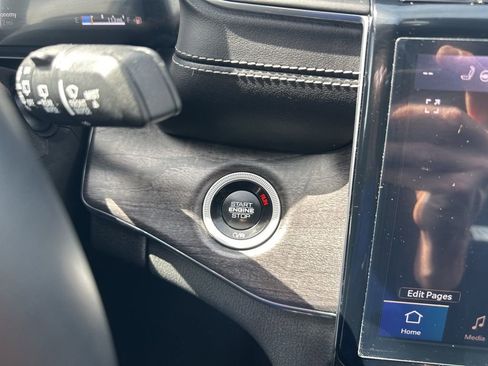 Used 2024 Jeep Grand Cherokee L Overland w/ Advanced Protech Group III image 5