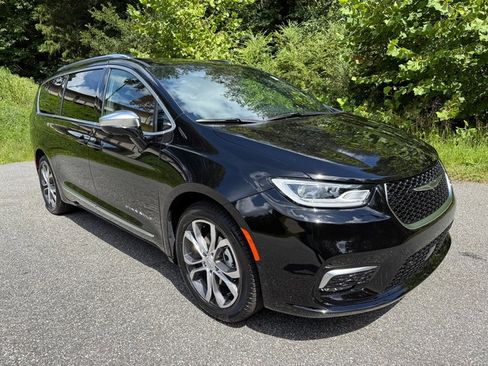 New 2026 Chrysler Pacifica Pinnacle w/ Trailer Tow Group image 5