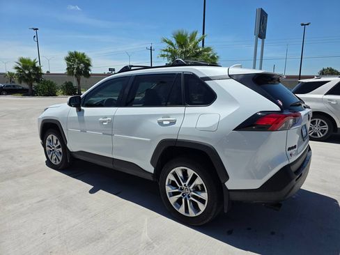 Used 2025 Toyota RAV4 XLE Premium FWD image 4