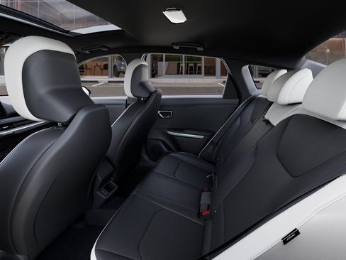 New 2026 Kia K4 GT-Line w/ GT-Line Sunroof Package FWD image 18