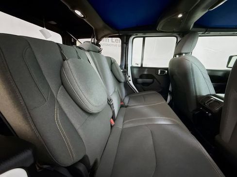 Used 2024 Jeep Wrangler Unlimited image 24