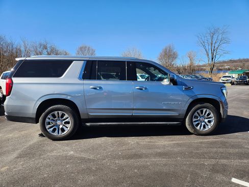 Used 2025 GMC Yukon XL Denali AWD/4WD image 17