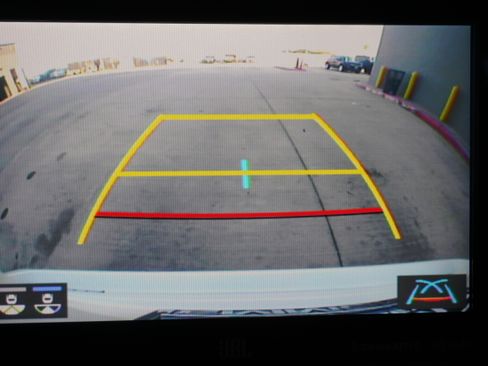 Used 2021 Toyota Highlander Limited image 23