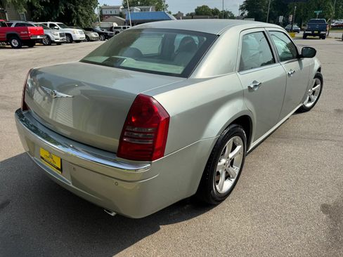Used 2005 Chrysler 300 C w/ Protection Group II RWD image 8