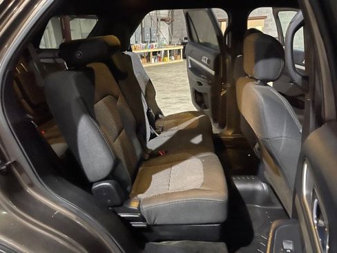 Used 2016 Ford Explorer XLT image 25