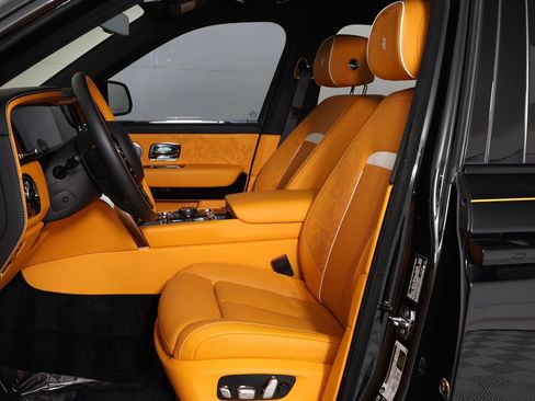 Certified 2025 Rolls-Royce Cullinan AWD/4WD image 5