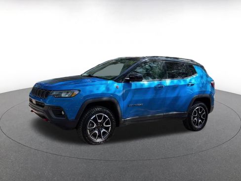 Used 2025 Jeep Compass Trailhawk AWD/4WD image 8