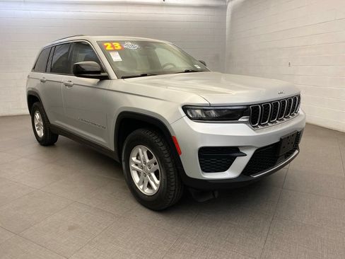 Certified 2023 Jeep Grand Cherokee Laredo AWD/4WD image 3