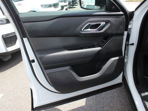 Used 2022 Land Rover Range Rover Velar S AWD/4WD image 17