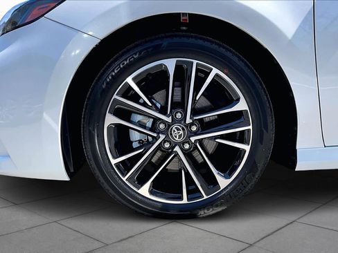 Used 2025 Toyota Camry XLE image 11