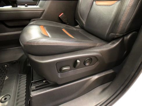 Used 2022 GMC Sierra 1500 AT4 w/ AT4 Preferred Package image 11